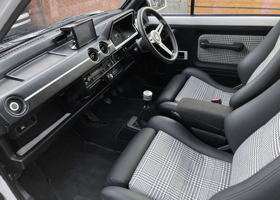 HONDA CITY CABRIOLET TURBO2 : Replaced Steering wheel & Shift knob 09