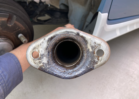 Replace exhaust pipe gasket 06