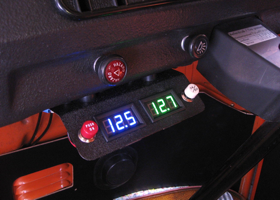 VW タイプ２ レイトバス ウエストファリア : メイン＆サブバッテリーモニターを製作 07